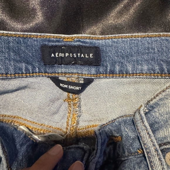 Aeropostale
Mom short
Denim
Size 0 - Picture 2 of 3